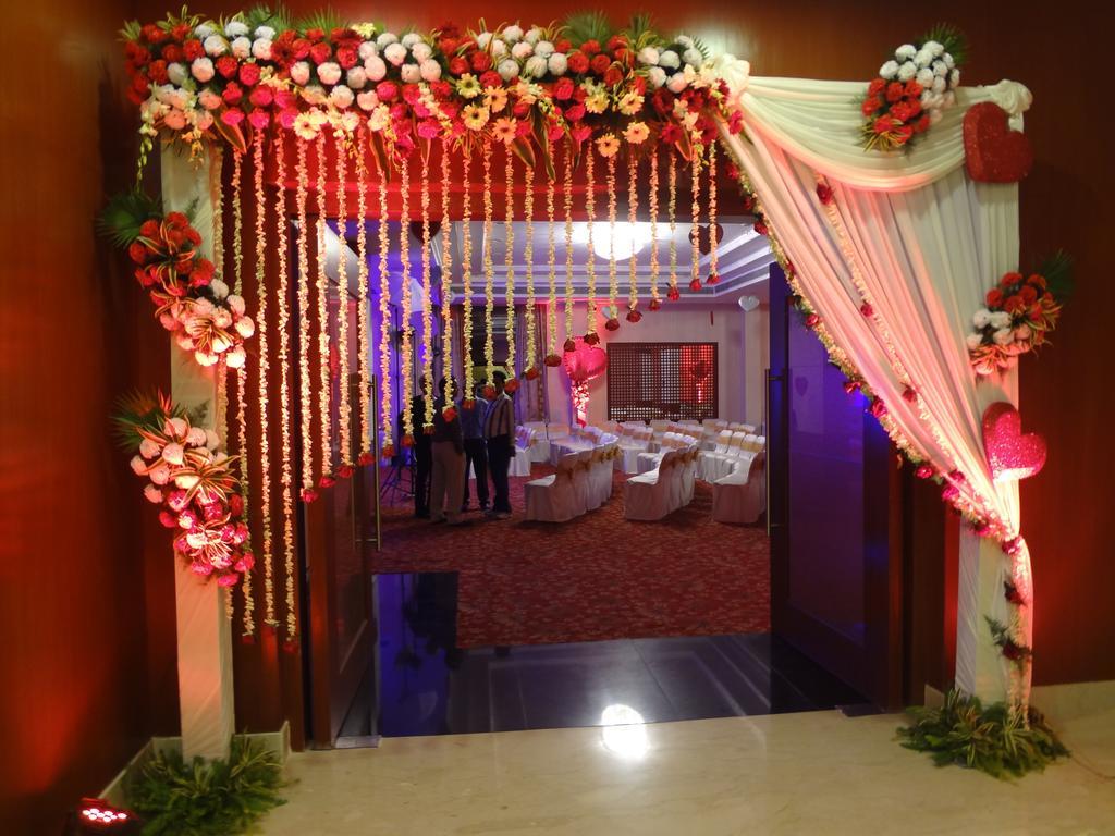 Ramada Jamshedpur Bistupur Hotell Exteriör bild